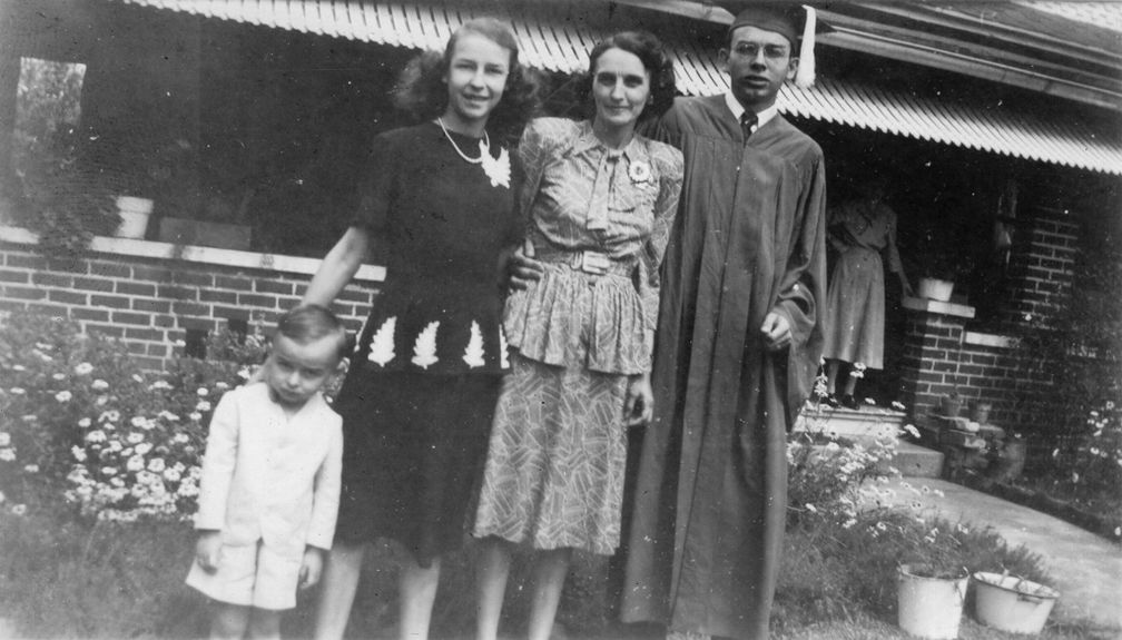 Jesse Jr, Nita, Juanita, Jack Hagemeyer 1947