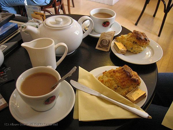20090727 Ireland - tea and scones in Ballyvaughan.JPG