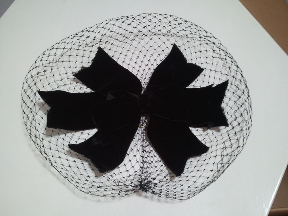 2010-08-13 11_46_17 black ribbon hat.jpg