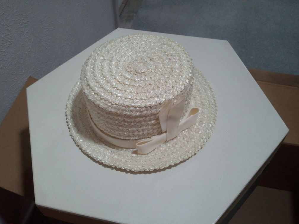 2010-08-13 11 51 55 white straw hat