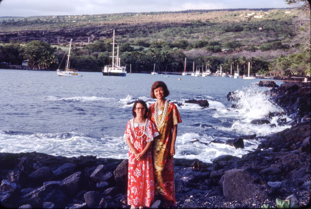 1977 Hawaii Susan and ML by bay